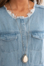 Load image into Gallery viewer, Western Fable White Necklace