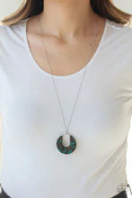 Load image into Gallery viewer, Setting the Fashion Green Necklace