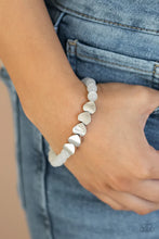 Load image into Gallery viewer, Heart Melting Glow White Bracelet