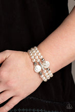 Load image into Gallery viewer, Exquisitely Elegant White Bracelet