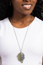 Load image into Gallery viewer, A Mid-AUTUMN Nights Dream Green Necklace