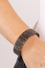 Load image into Gallery viewer, Gondola Gardens Black Bracelet
