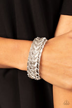 Load image into Gallery viewer, Western Nomad Silver Snap Bracelet