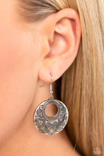 Load image into Gallery viewer, Western Beau Silver Earrings