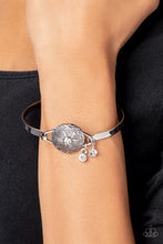 Load image into Gallery viewer, Fleur de Prairie White Bangle