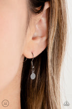 Load image into Gallery viewer, Champagne Catwalk Black Choker