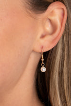 Load image into Gallery viewer, Pearls Before VINE Gold Necklace