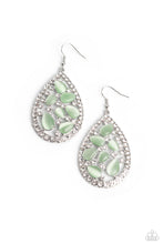 Load image into Gallery viewer, Cats Eye Class Green Earrings