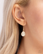 Load image into Gallery viewer, Elongated Elegance Gold Necklace