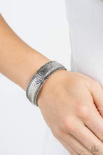 Load image into Gallery viewer, Textile Tenor Silver Bracelet