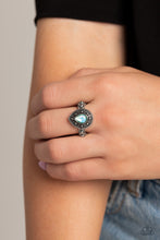 Load image into Gallery viewer, Opera Showcase Green Skinny Band Ring