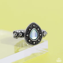Load image into Gallery viewer, Opera Showcase Green Skinny Band Ring