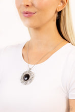 Load image into Gallery viewer, Maze STUNNER Black Necklace