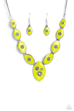 Load image into Gallery viewer, Pressed Flowers Green Necklace