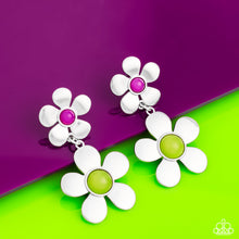 Load image into Gallery viewer, Fashionable Florals Green Earrings