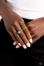 Load image into Gallery viewer, Sinuous Spotlight Green Skinny Band Ring
