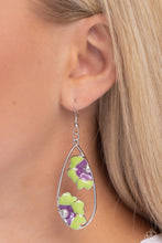 Load image into Gallery viewer, Airily Abloom Green Earrings
