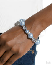 Load image into Gallery viewer, Pearl Protagonist Blue Bracelet