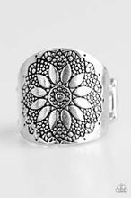 Load image into Gallery viewer, Country Groves Silver Ring - Angie&#39;s $5.00 Bling