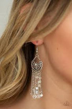 Load image into Gallery viewer, Daisy Daydream White Earrings