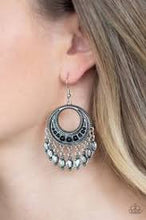 Load image into Gallery viewer, Desert Divinity Black Earrings
