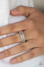 Load image into Gallery viewer, Flowerbed and Board Silver Skinny Band Ring