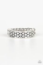 Load image into Gallery viewer, Flowerbed and Board Silver Skinny Band Ring