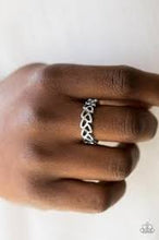 Load image into Gallery viewer, Garland Grandeur Silver Skinny Band Ring