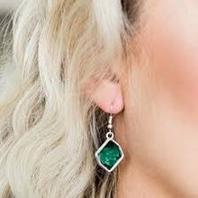 Load image into Gallery viewer, Glow It Up Green Earrings