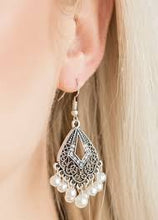 Load image into Gallery viewer, Gracefully Gatsby White Earrings