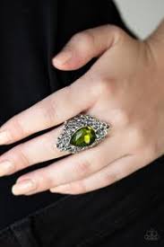 Hollywood Heiress Green Ring - Angie's $5.00 Bling