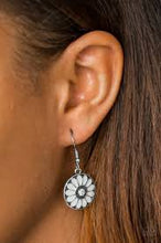 Load image into Gallery viewer, Lily Luau Silver Earrings
