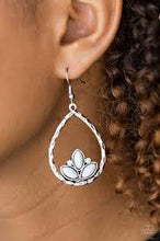 Load image into Gallery viewer, Lotus Laguna Silver Earrings