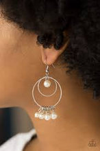 Load image into Gallery viewer, New York Attraction White Earrings