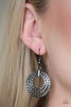 Load image into Gallery viewer, Open Plains Black Earrings