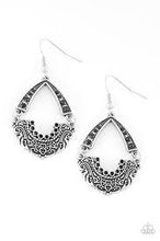 Load image into Gallery viewer, Royal Engagement Black Earrings