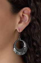 Load image into Gallery viewer, Savory Shimmer Black Earrings