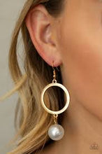 Load image into Gallery viewer, SoHo Solo Gold Earrings