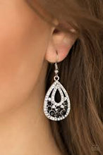 Load image into Gallery viewer, Sparkling Stardom Black Earrings