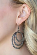 Load image into Gallery viewer, Tempting Texture Black Earrings