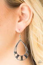 Load image into Gallery viewer, Trillion Dollar Teardrops Black Earrings
