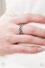 Load image into Gallery viewer, Whimsically Wreathed Silver Skinny Band Ring