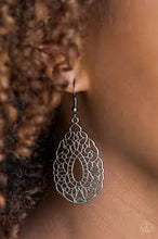 Load image into Gallery viewer, Wisteria Histeria Black Earrings