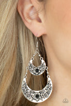 Load image into Gallery viewer, Springtime Gardens Black Earrings
