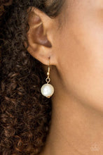 Load image into Gallery viewer, Showroom Shimmer Gold Necklace