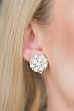Load image into Gallery viewer, Par Pearl White Clip On Earrings