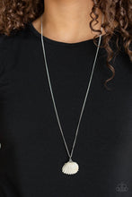 Load image into Gallery viewer, Show and Shell Silver Necklace
