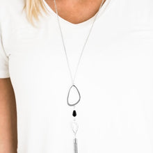 Load image into Gallery viewer, Diva Dynasty Black Necklace