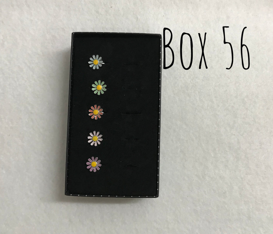 Starlet Shimmer Flower w/Yellow Center Rings Box 56