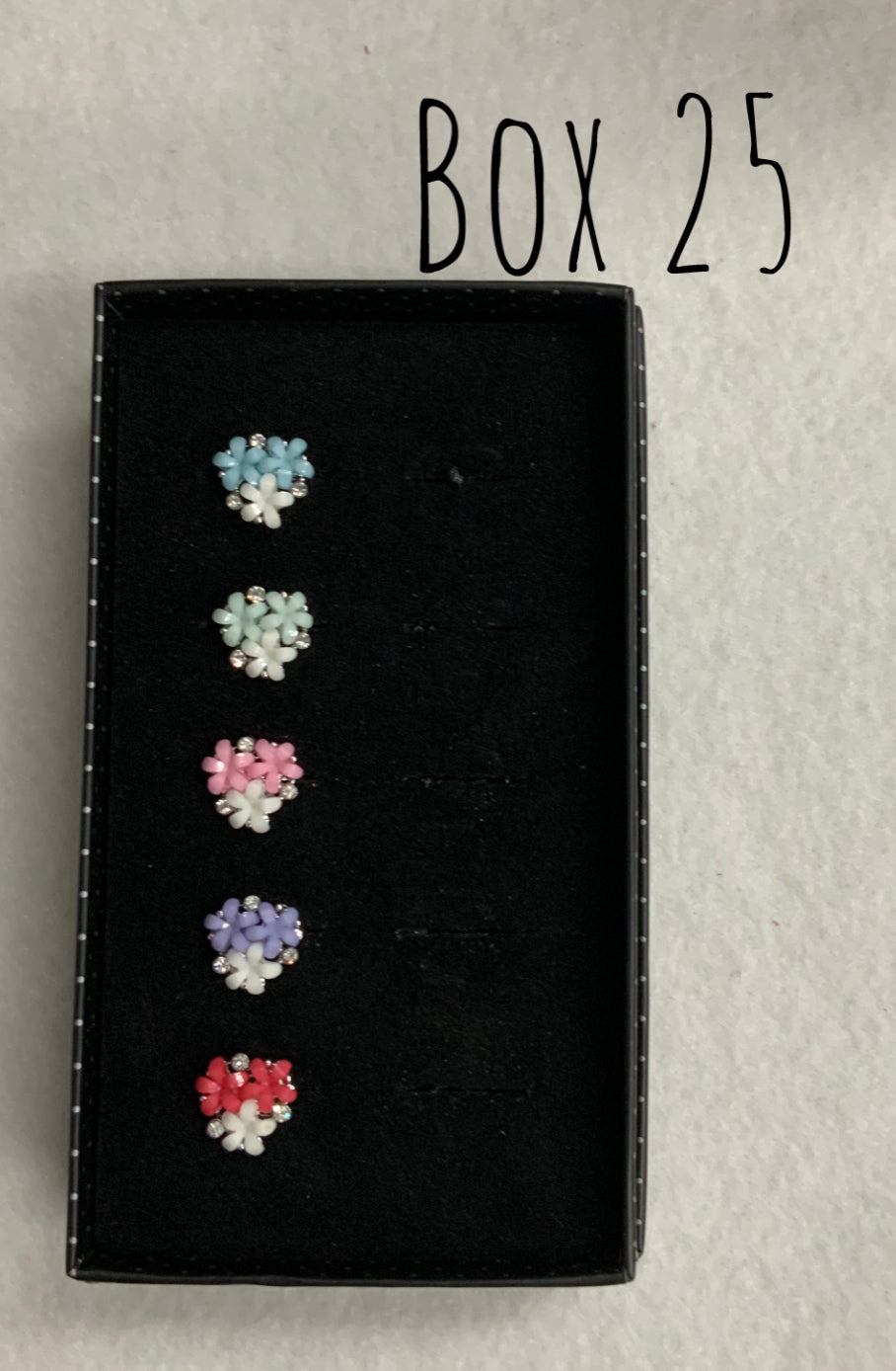 Starlet Shimmer Flower Cluster Rings Box 25